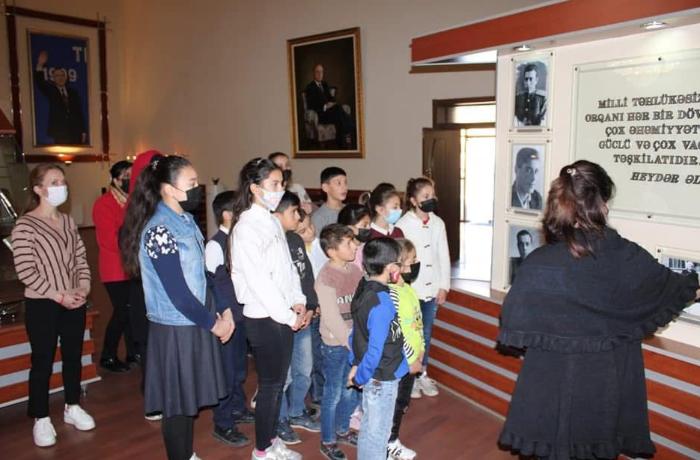 Günərzi Qayğı Mərkəzinin uşaqları Ulu Öndərin anım günündə Heydər Əliyev Mərkəzini ziyarət etdilər