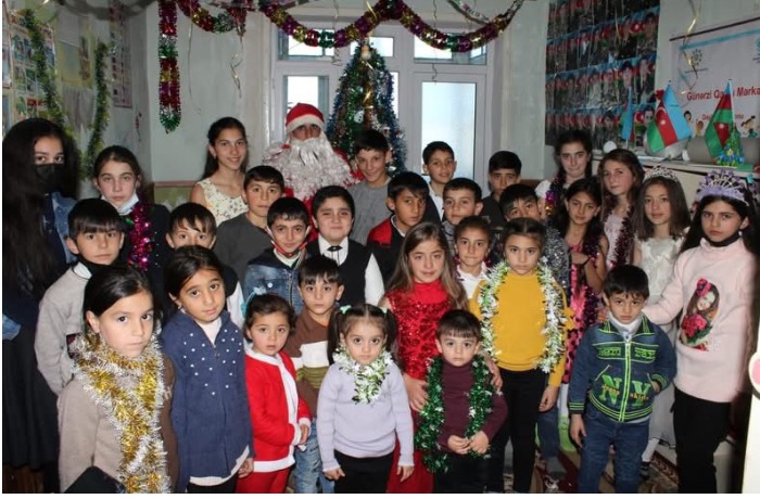 Uşaqlar üçün Sosial Mərkəzlərdə Yeni İl Sevinci