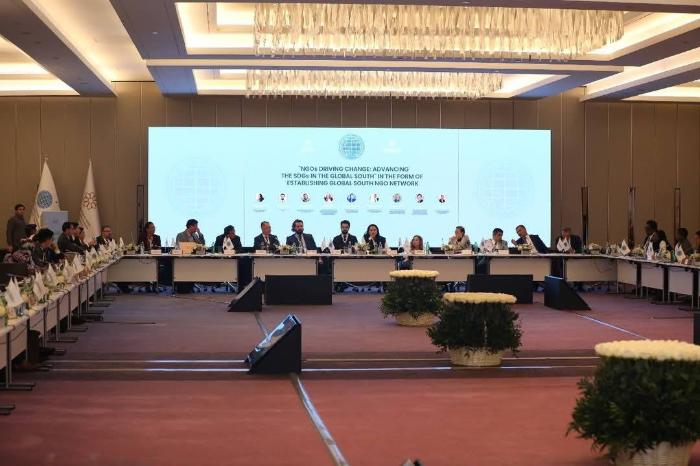 “Dəyişikliyə istiqamət verən QHT-lər: Qlobal Cənub QHT Platforması çərçivəsində Qlobal Cənubda DİM-ləri gücləndirmək” adlı panelin moderatoru olaraq 7 müxtəlif ölkədən olan təmsilçi ilə mövzu üzrə müzakirələr apardıq.