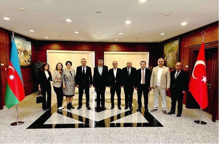 Türkiyənin Azərbaycandakı fövqəladə və səlahiyyətli səfiri Birol Akgünlə Azərbaycanın tanınmış QHT və mətbuat nümayəndələri görüşmüşlər