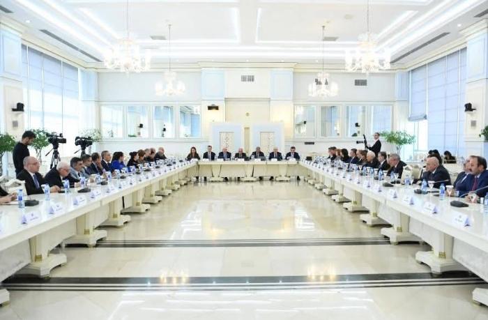 Milli Məclisdə "Qərbi Azərbaycana qayıdış prosesində QHT-lərin rolu" mövzusunda ictimai dinləmə keçirilib