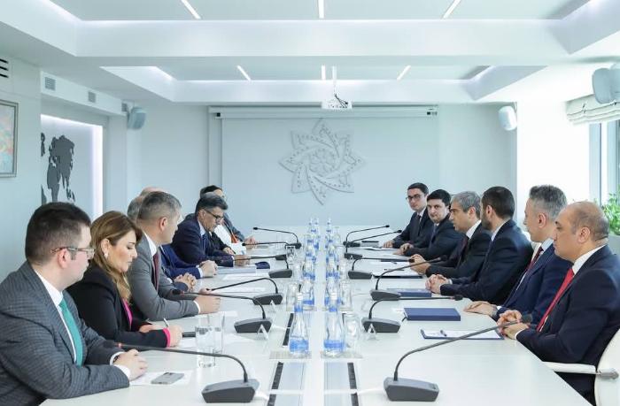 Nazir Anar Əliyev Nazirlik yanında İctimai şuranın yeni seçilmiş üzvləri ilə görüşüb.
